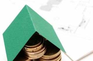 Foto: Papierdach auf Münzen